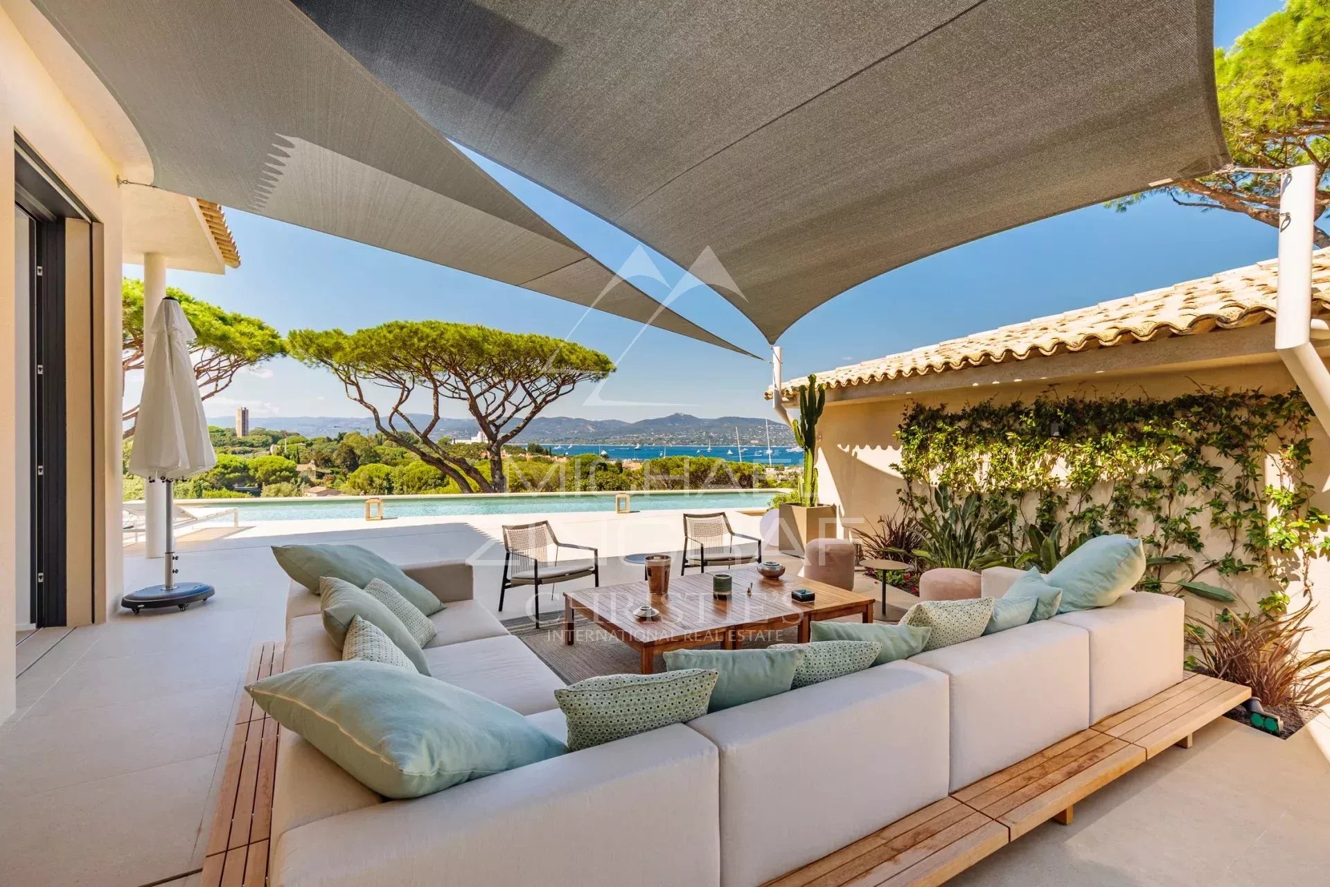 5 Bedroom Villa/Townhouse's Image 8