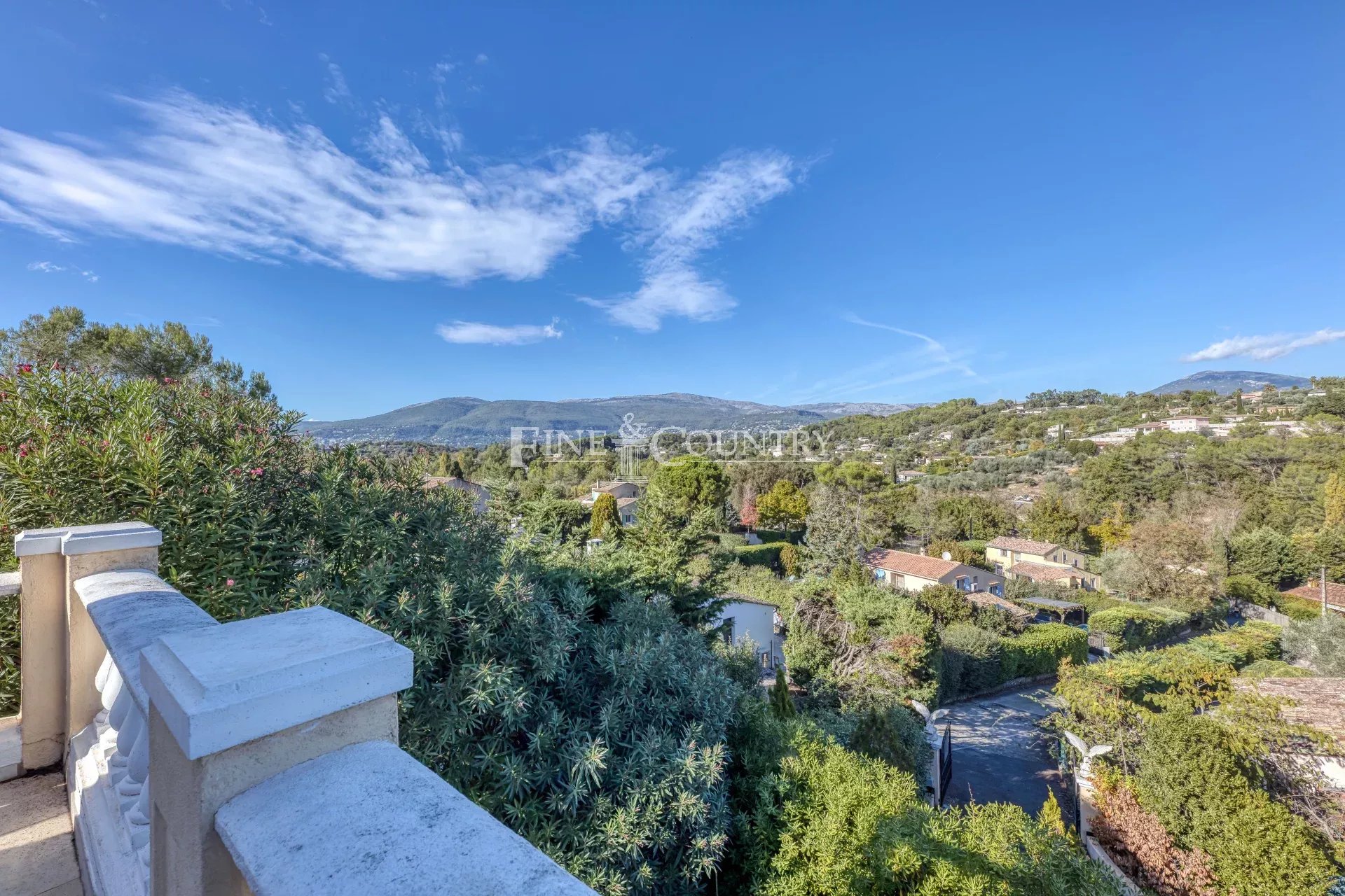 Photo of For sale  Villa in Valbonne - Panoramic view