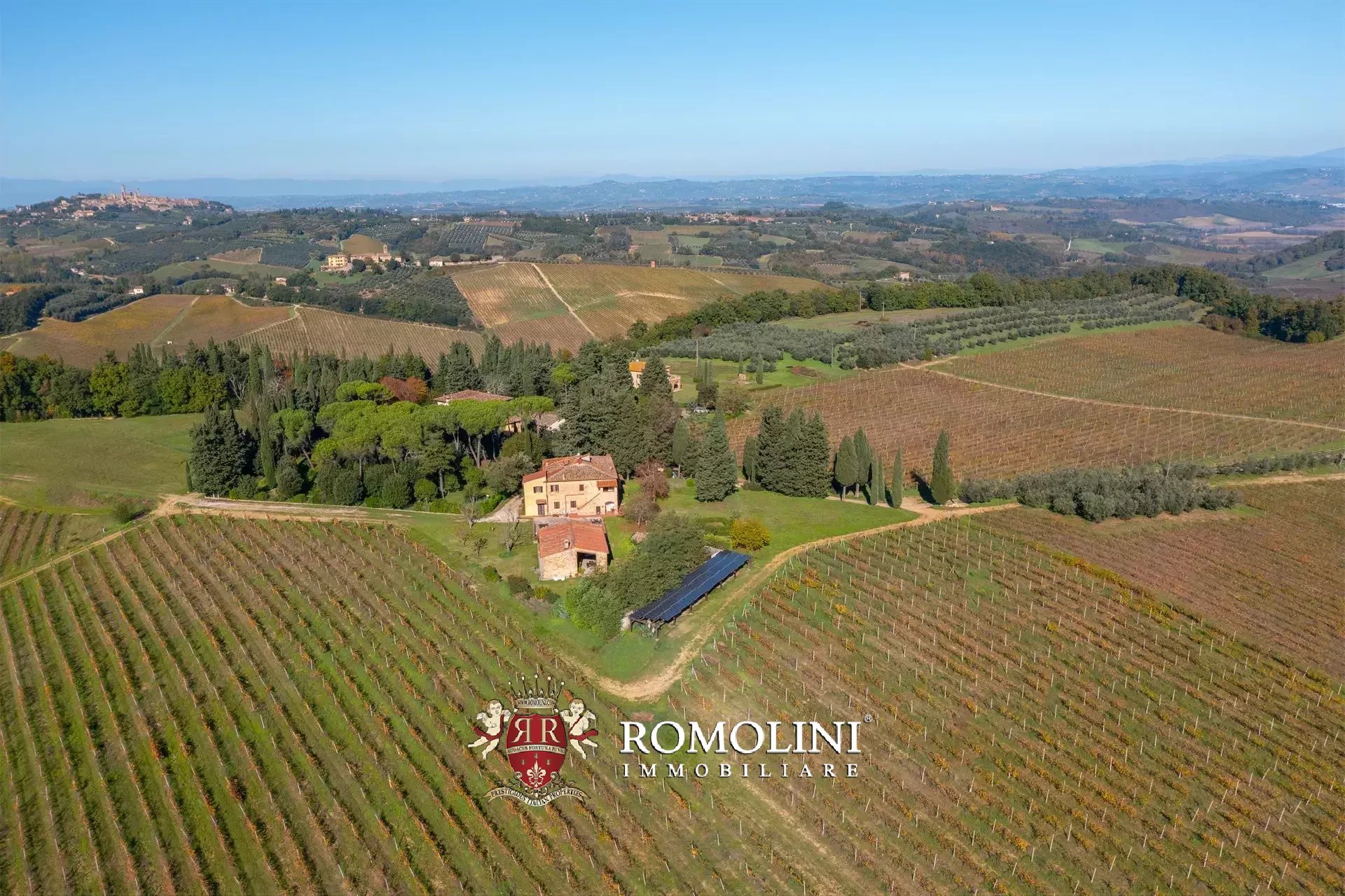 35 Bedroom Vineyard's Image 11