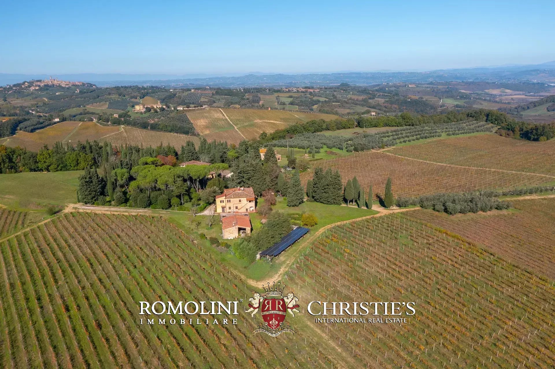35 Bedroom Vineyard's Image 11