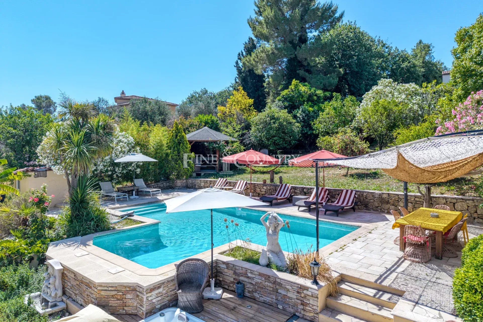 Photo of For sale  Villa in Valbonne - Panoramic view