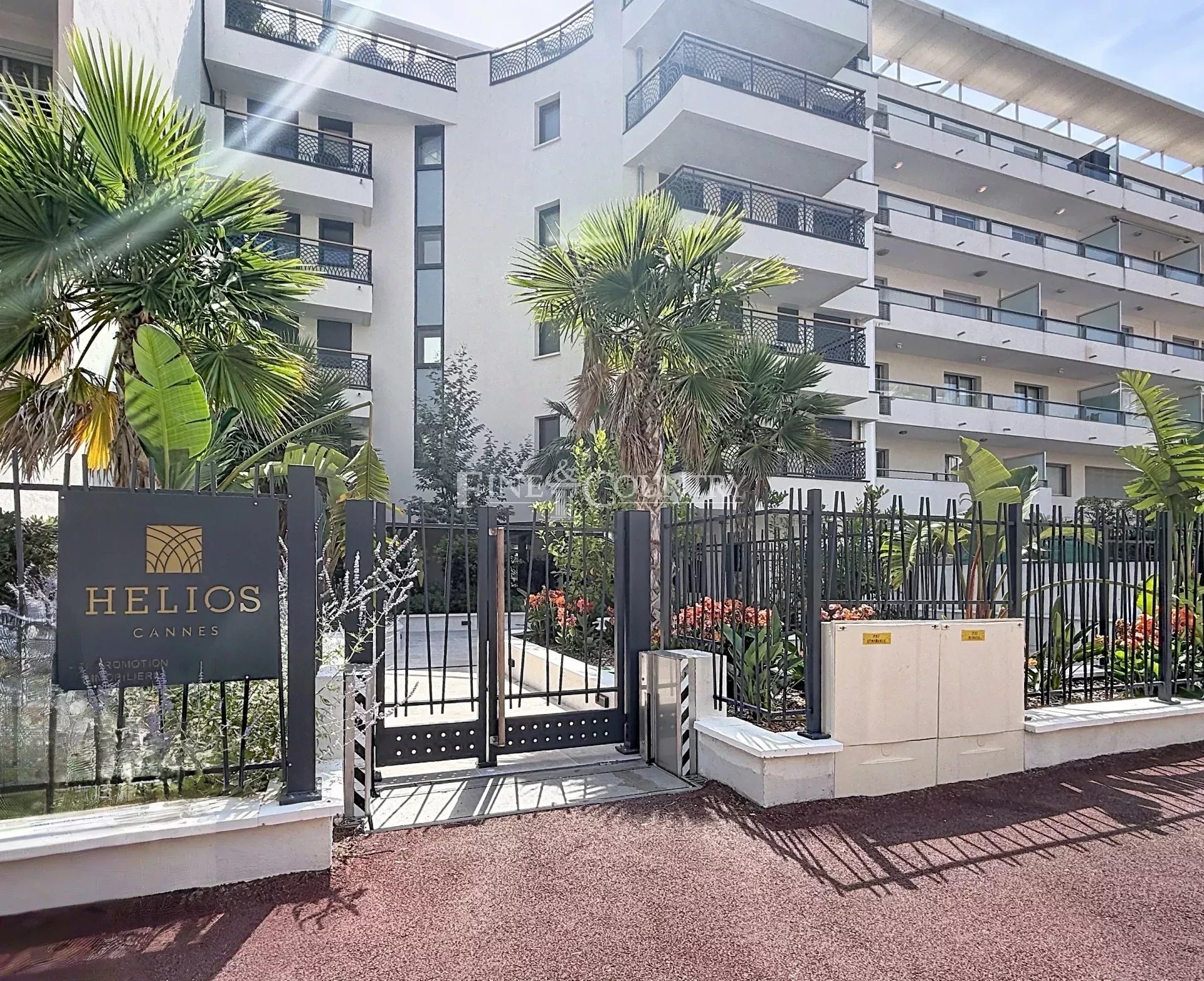 Photo of APPARTEMENT FOR SALE CANNES SEA VIEW