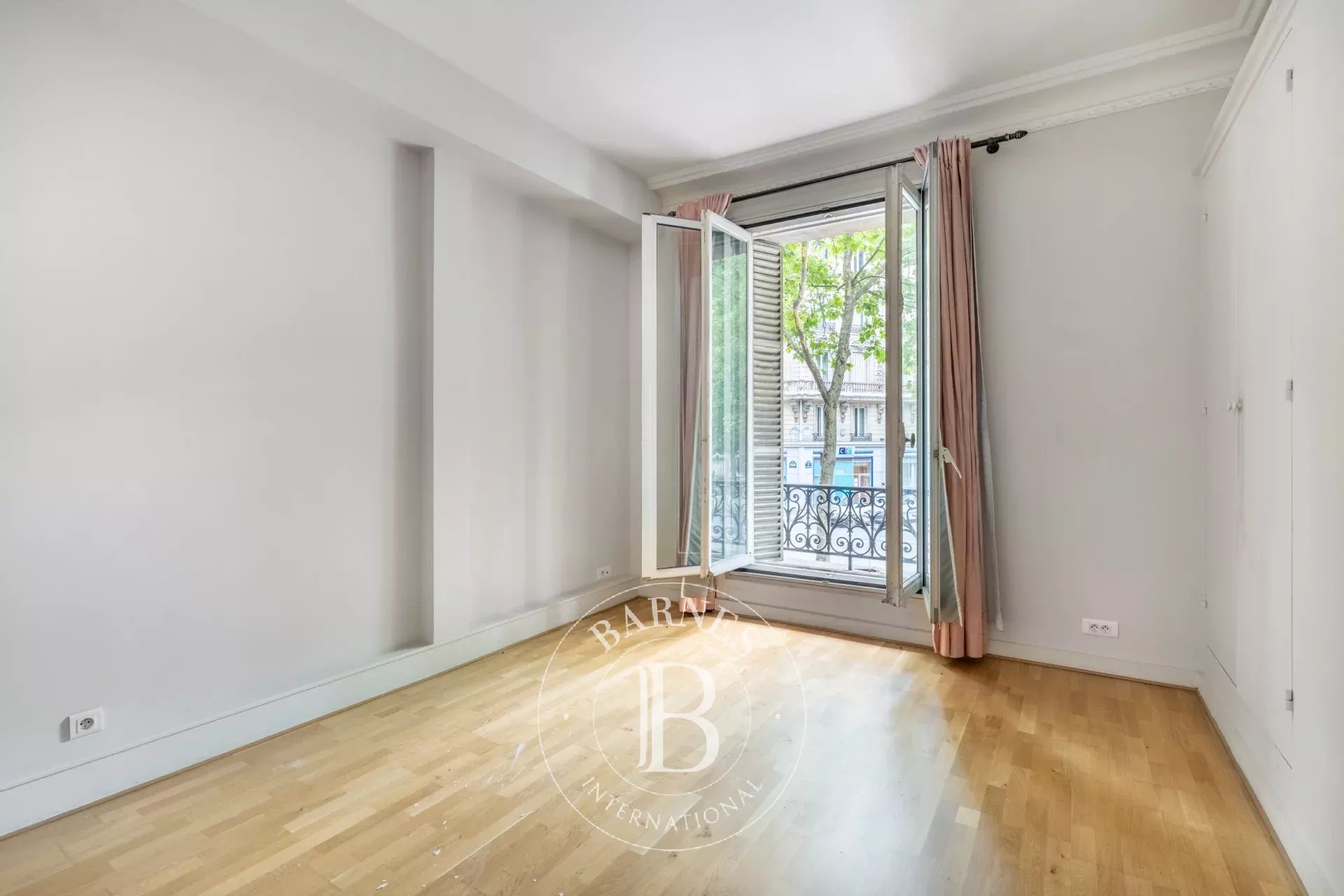 Daire Paris 8ème - picture 7