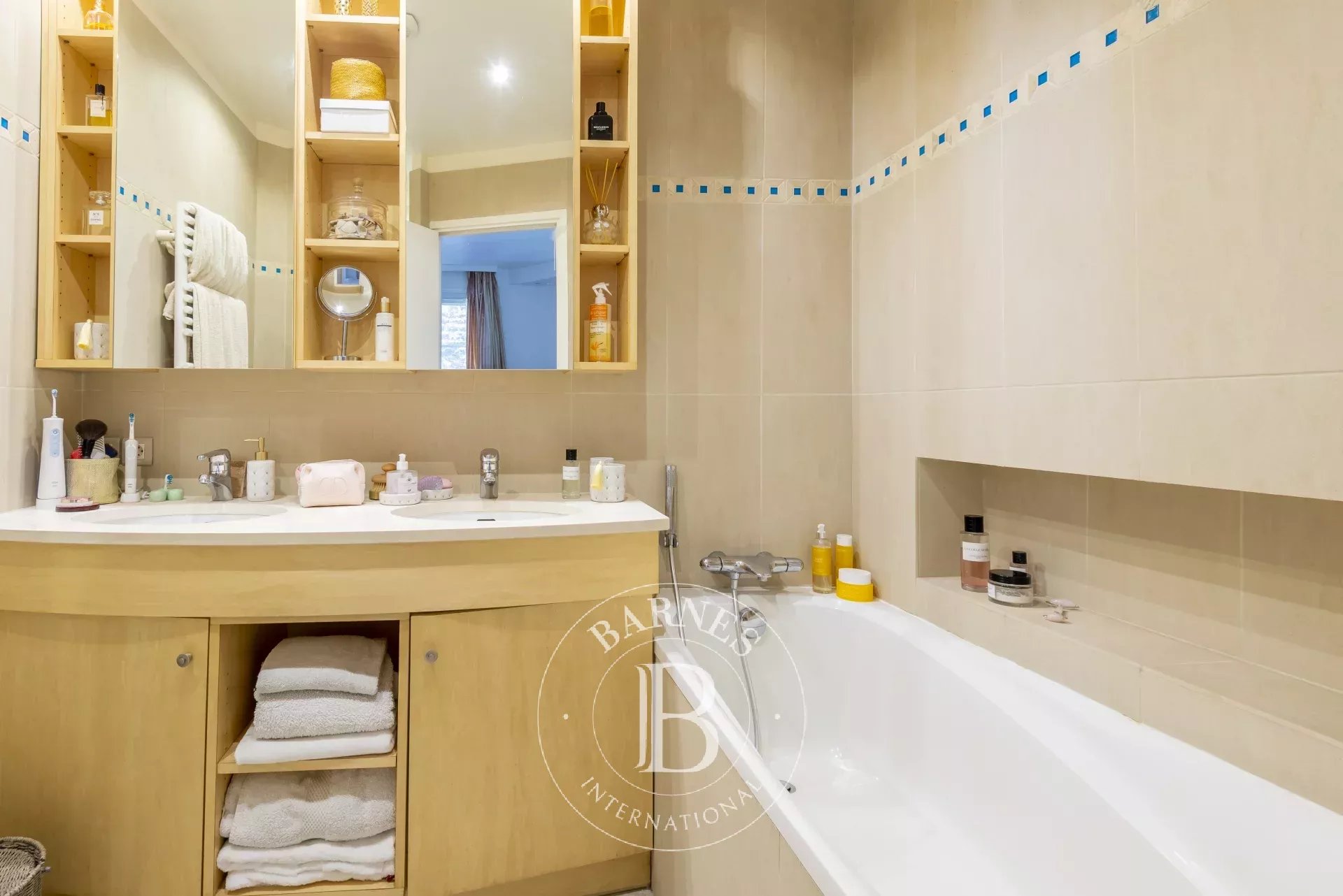 4-BEDROOM FAMILY APARTMENT FOR SALE - NEUILLY / CHEZY PERRONET - picture 27