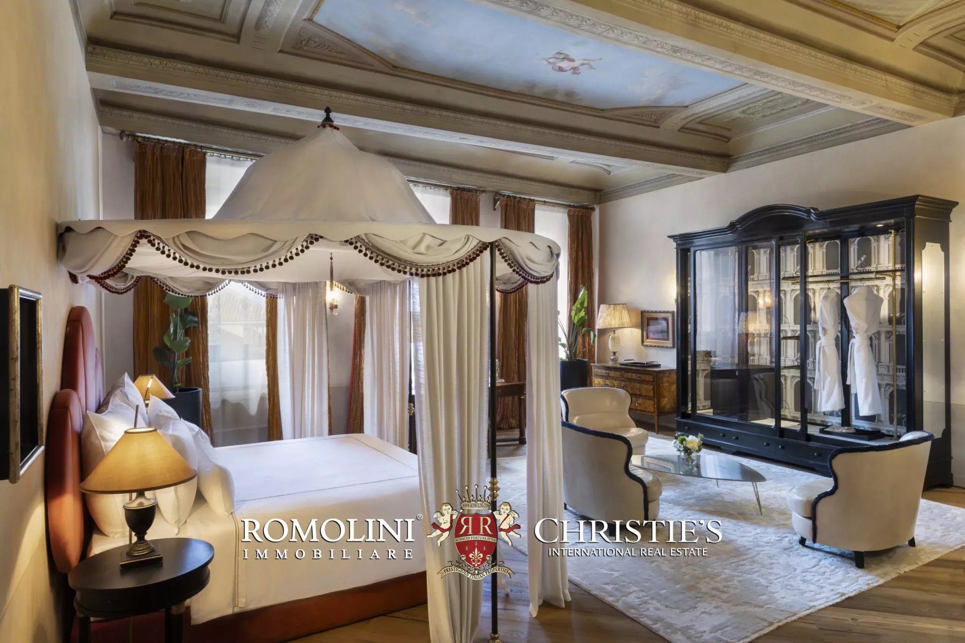 13 Bedroom Villa/Townhouse's Image 10