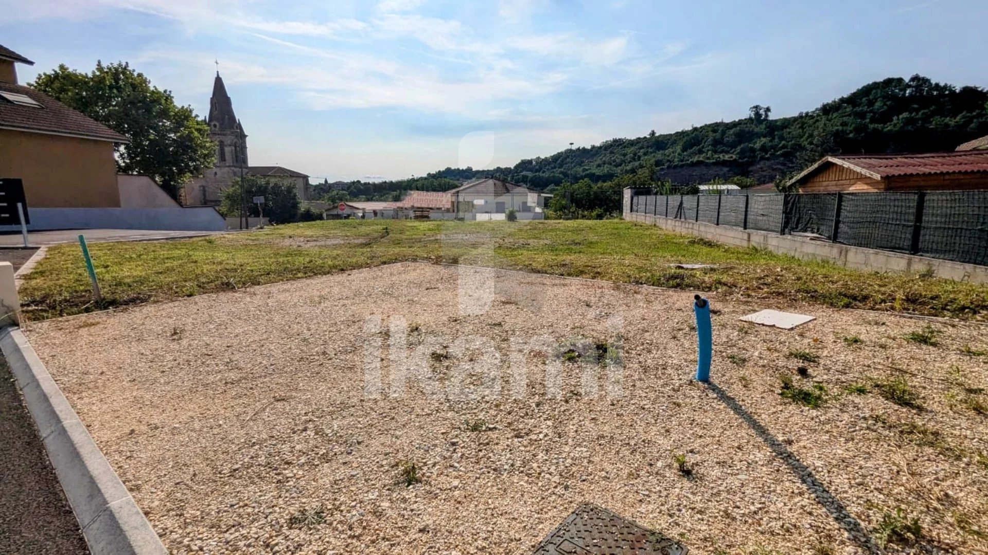 TERRAIN CONSTRUCTIBLE POUR 2 LOGEMENTS
