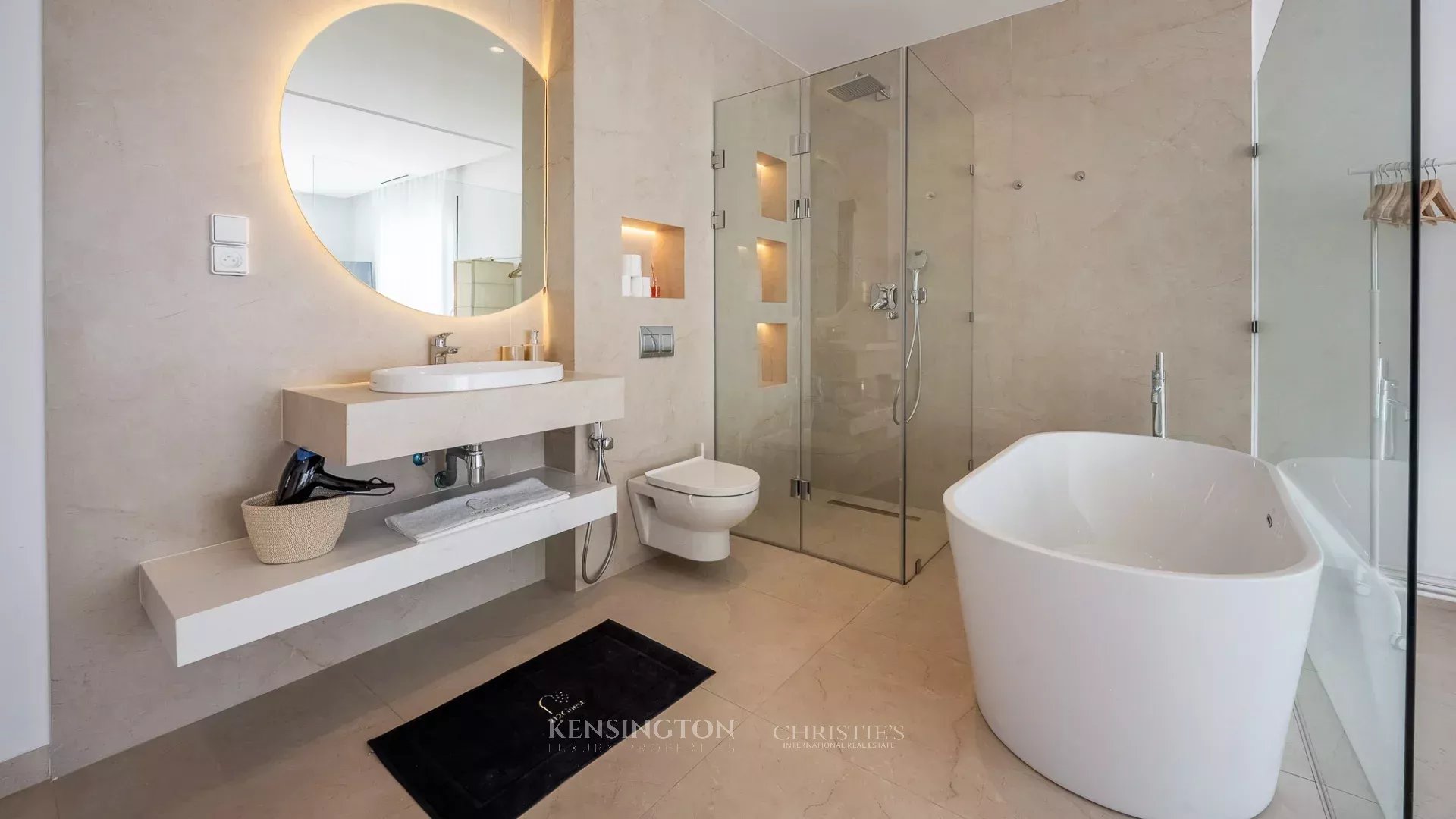 5 Bedroom Villa/Townhouse's Image 25