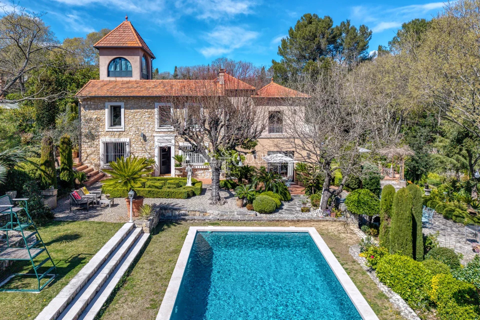 Photo of Villa for sale in Grasse