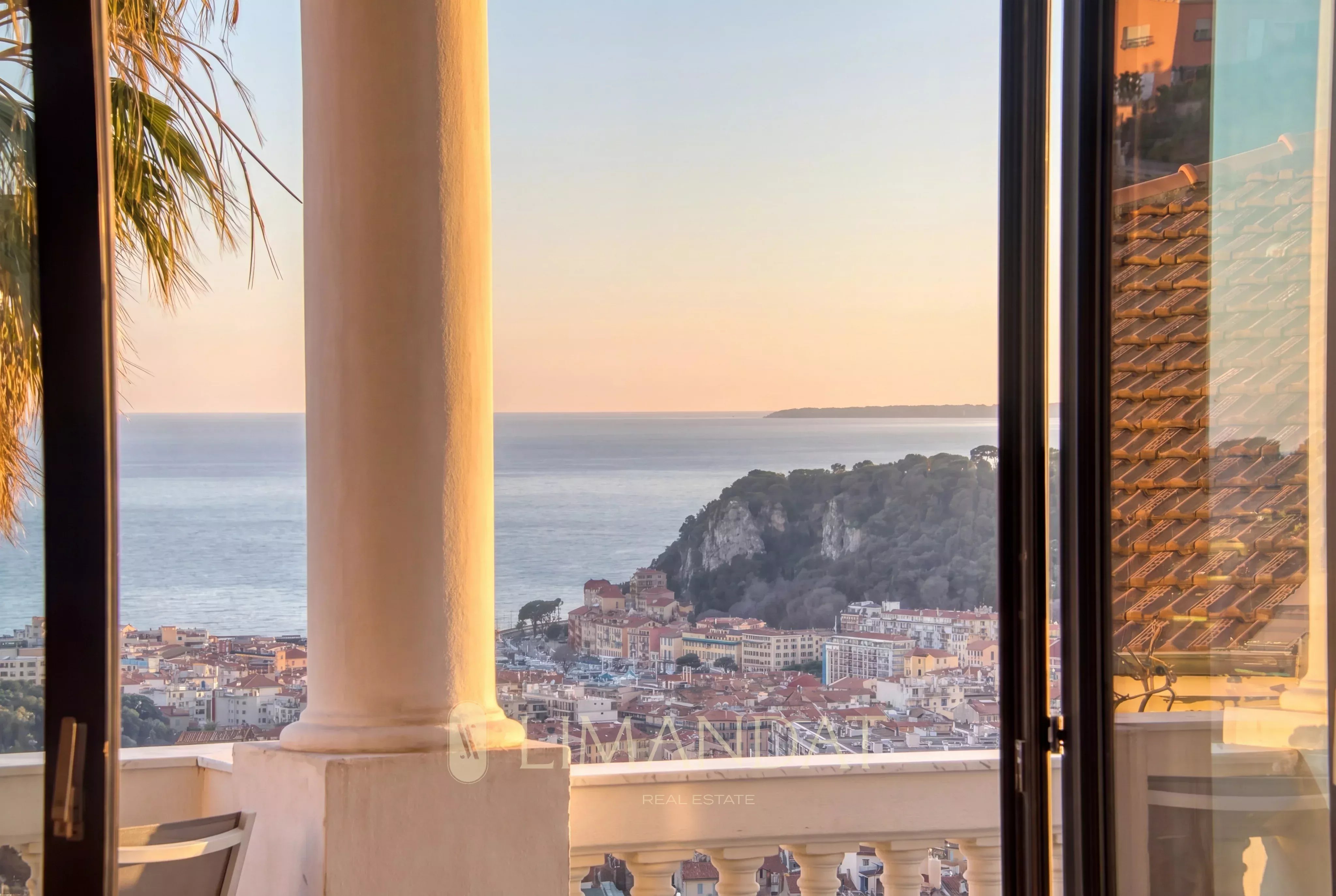 Location longue durée | Nice – Villa Belle Époque 5 suites, vue mer, piscine chauffée, jardin luxuriant