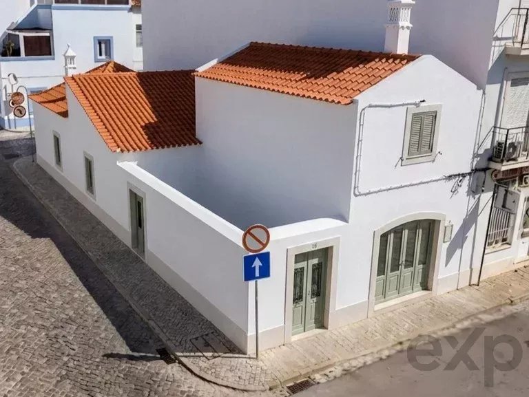 Charming House with Approved Reconstruction Project in Tavira Historic Centre 86993556 image 8