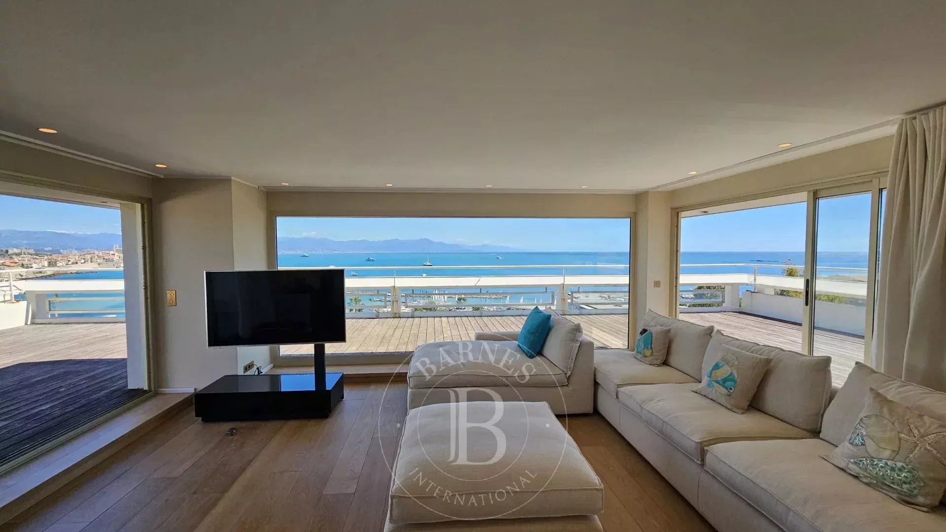 CAP D'ANTIBES - PENTHOUSE- PANORAMIC SEA VIEW