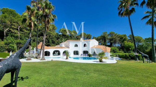 Luxury Jacques Couelle Villa in Mougins | Premier Family Estate — photo 1