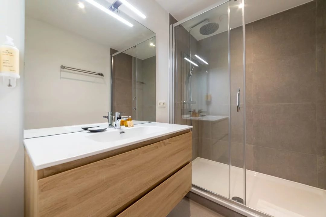 Stéphanie/Chatelain - 3 chambres meublé