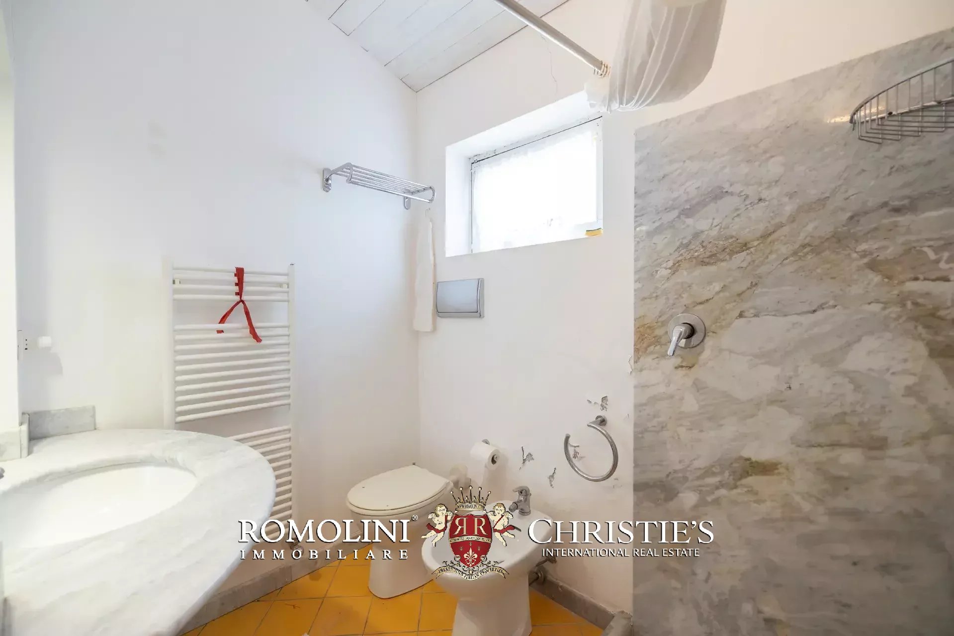 8 Bedroom Villa/Townhouse's Image 41