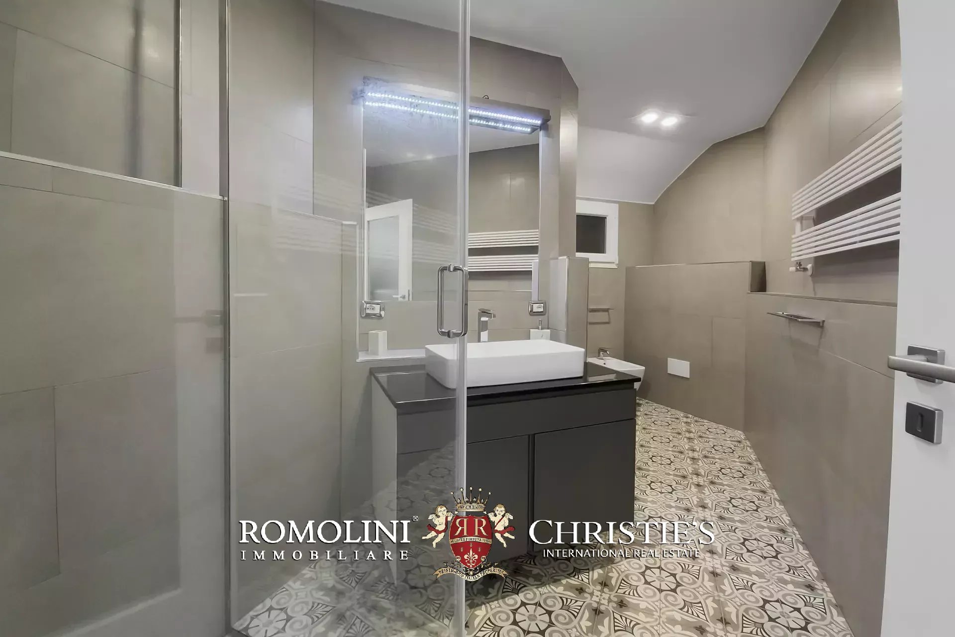 5 Bedroom Villa/Townhouse's Image 17