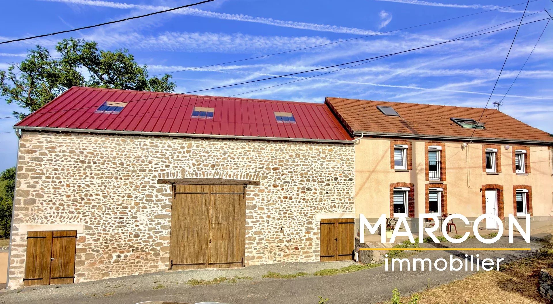 Maison rénovée avec grange attenante, vue panoramique sur 8649 m² de terrain
