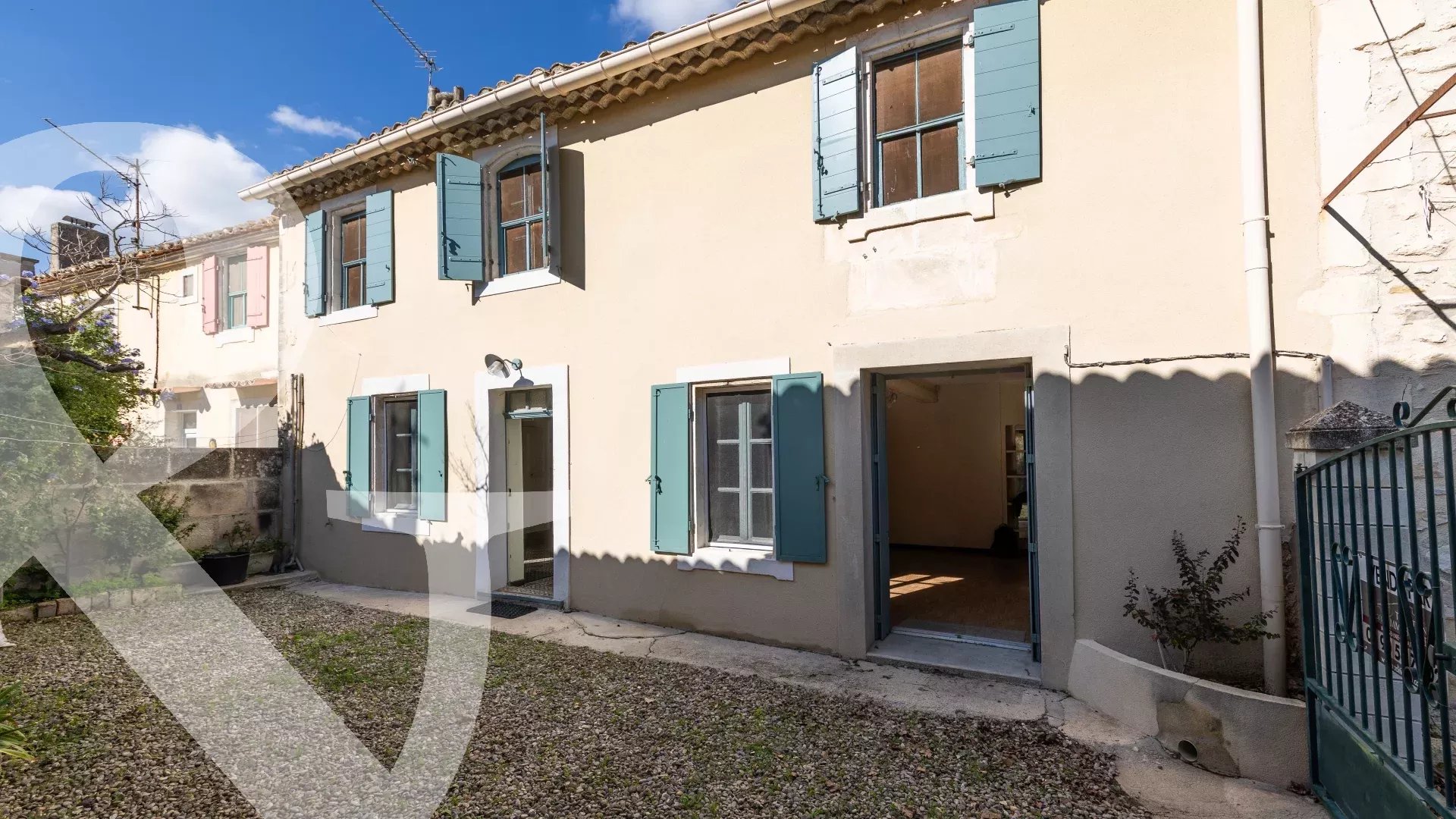 MAISON DE VILLAGE A RENOVER