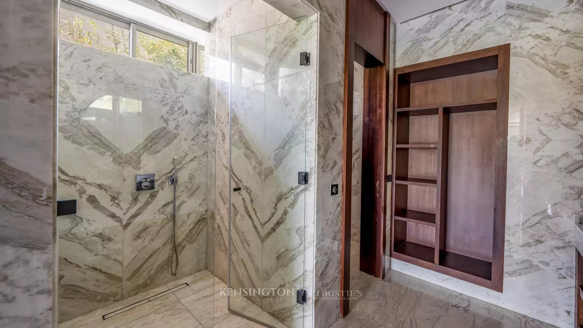 5 Bedroom Villa/Townhouse's Image 28