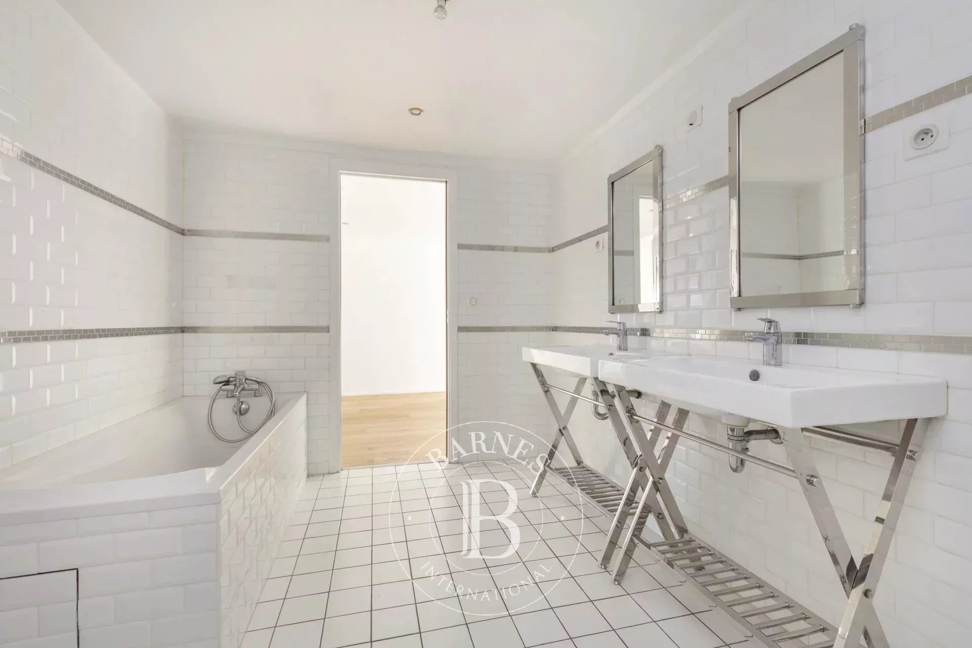 Saint-Cloud  - Appartement 7 Pi&egrave;ces 4 Chambres - picture 9