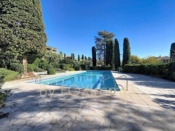 Vence south, sea view apartment 5 rooms, new condition, terrace, private parking, swimming pool — photo 1