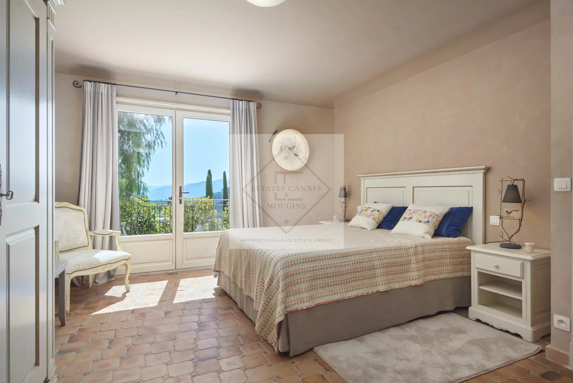 Villa  Provençale Rénovée au centre Mougins — photo 23