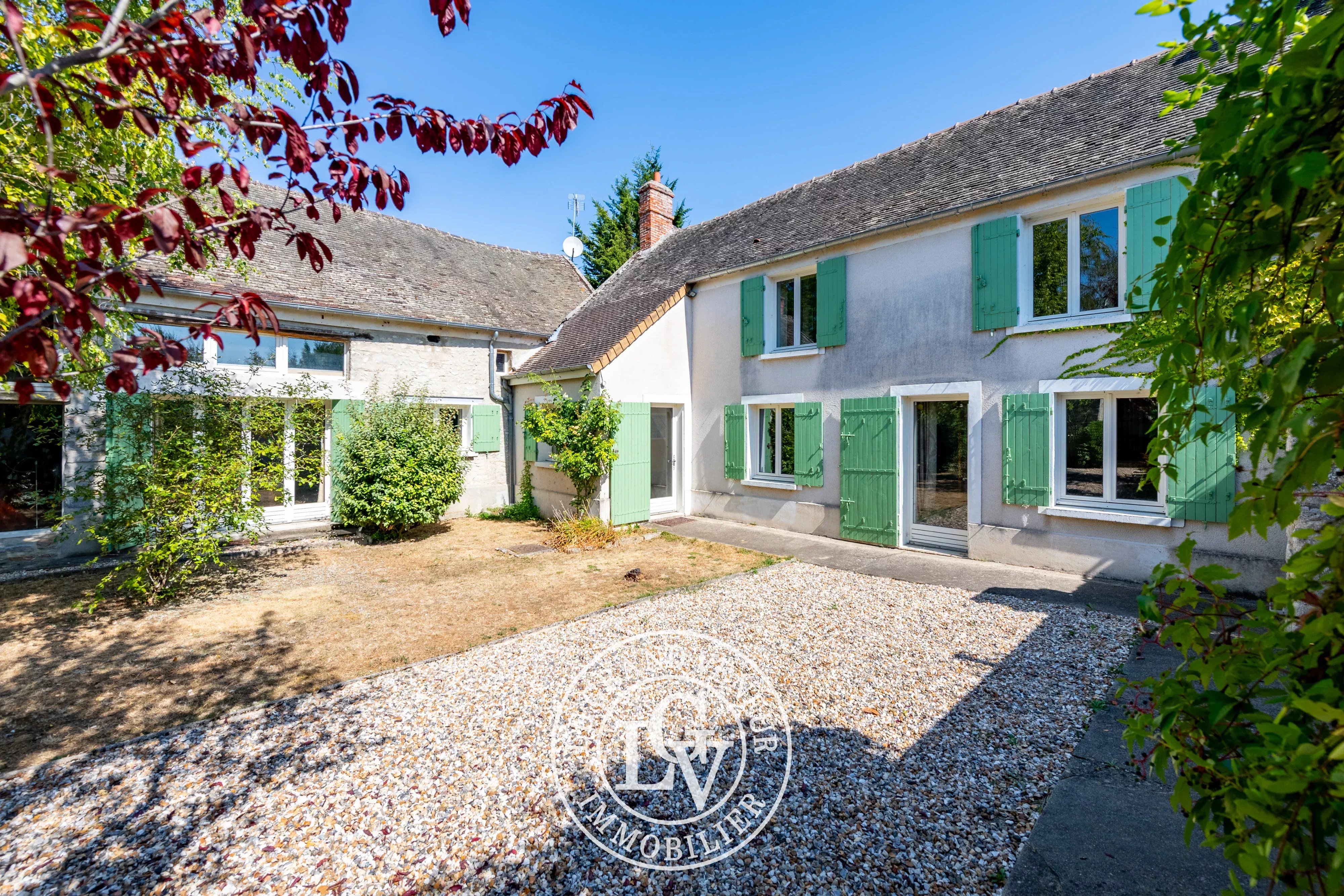 DANNEMOIS – MAISON ANCIENNE DE CHARME AVEC DÉPENDANCE À FORT POTENTIEL