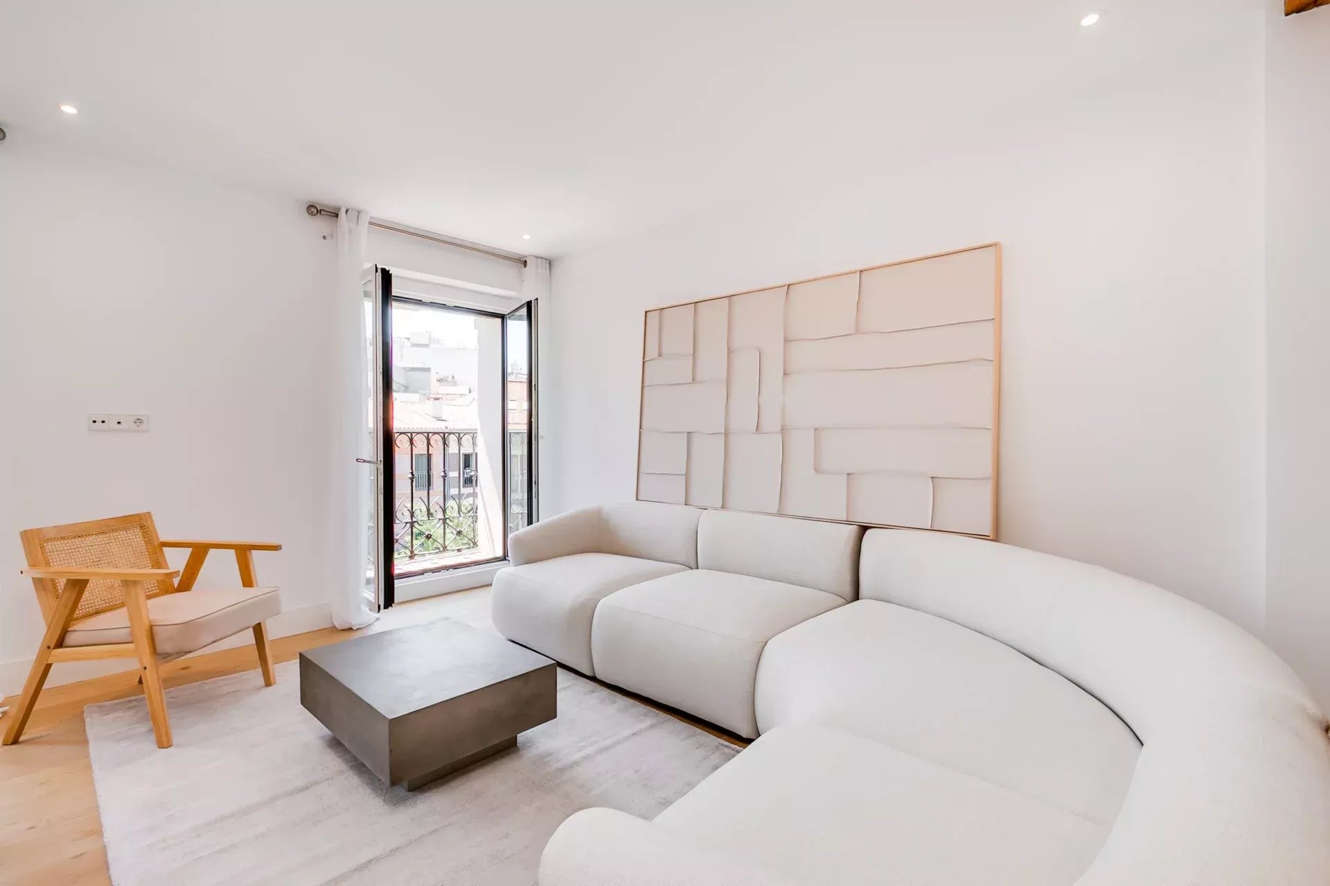 Madrid – Goya – Elegant Apartment with 5 Balconies