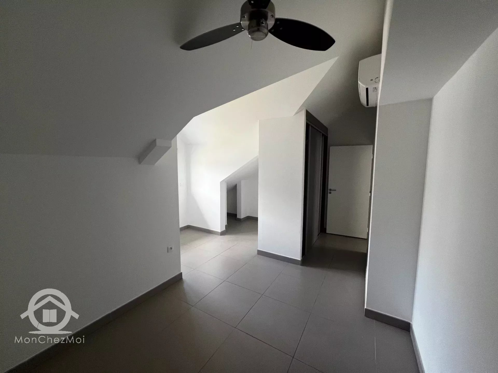 SAINT GILLES LES BAINS  Petite résidence de charmes : F4 Duplex Exceptionnelle à 420 000 euros !