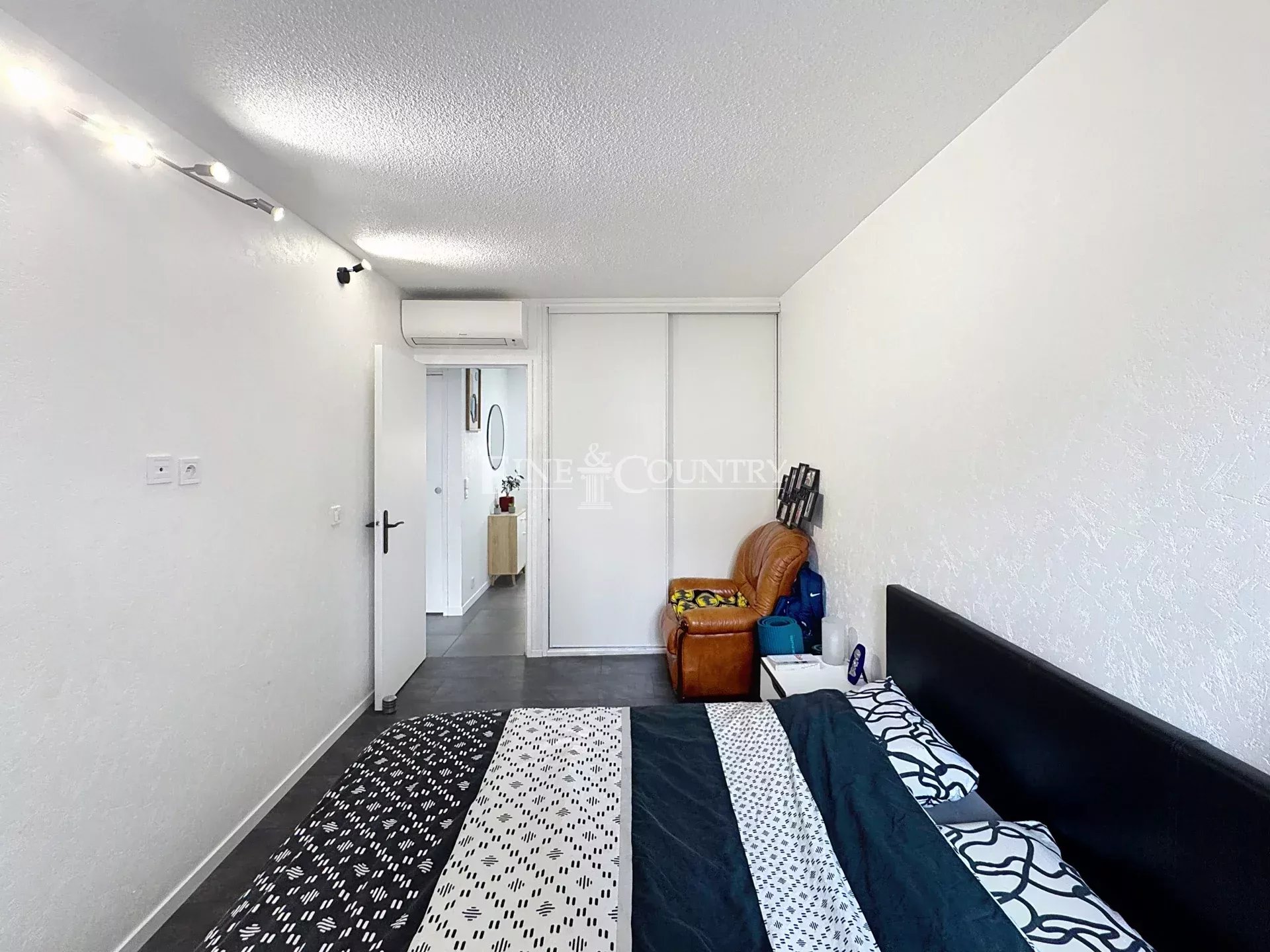 Photo of Apartment for sale with terrace in the heart of Golfe Juan