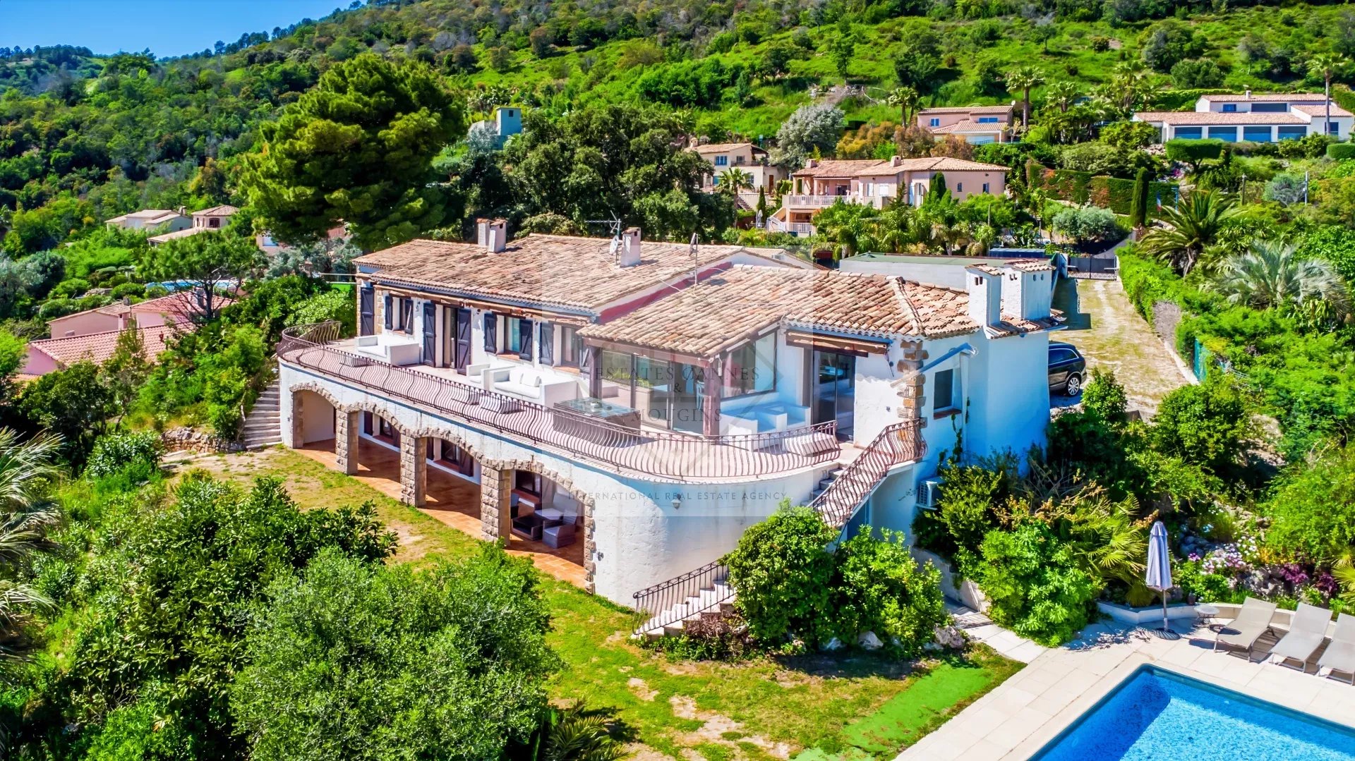 COUP DE CŒUR ASSURÉ – VILLA D’EXCEPTION AVEC VUE MER PANORAMIQUE À 180° — photo 9