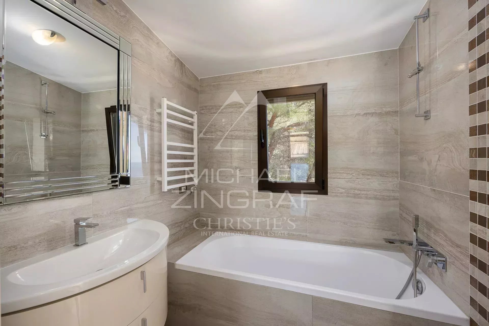 3 Bedroom Apartment/Flat's Image 5