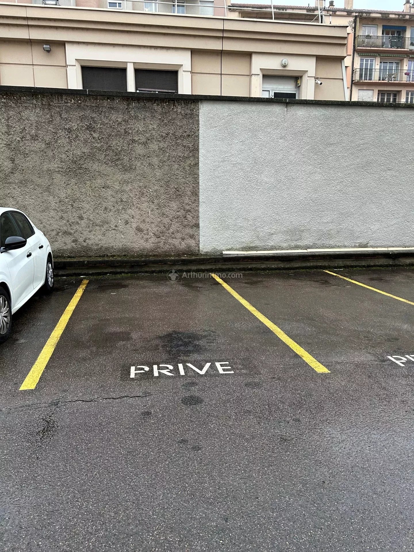 À vendre : 1 place de parking privative – Villeurbanne Gratte-Ciel - Photo 2