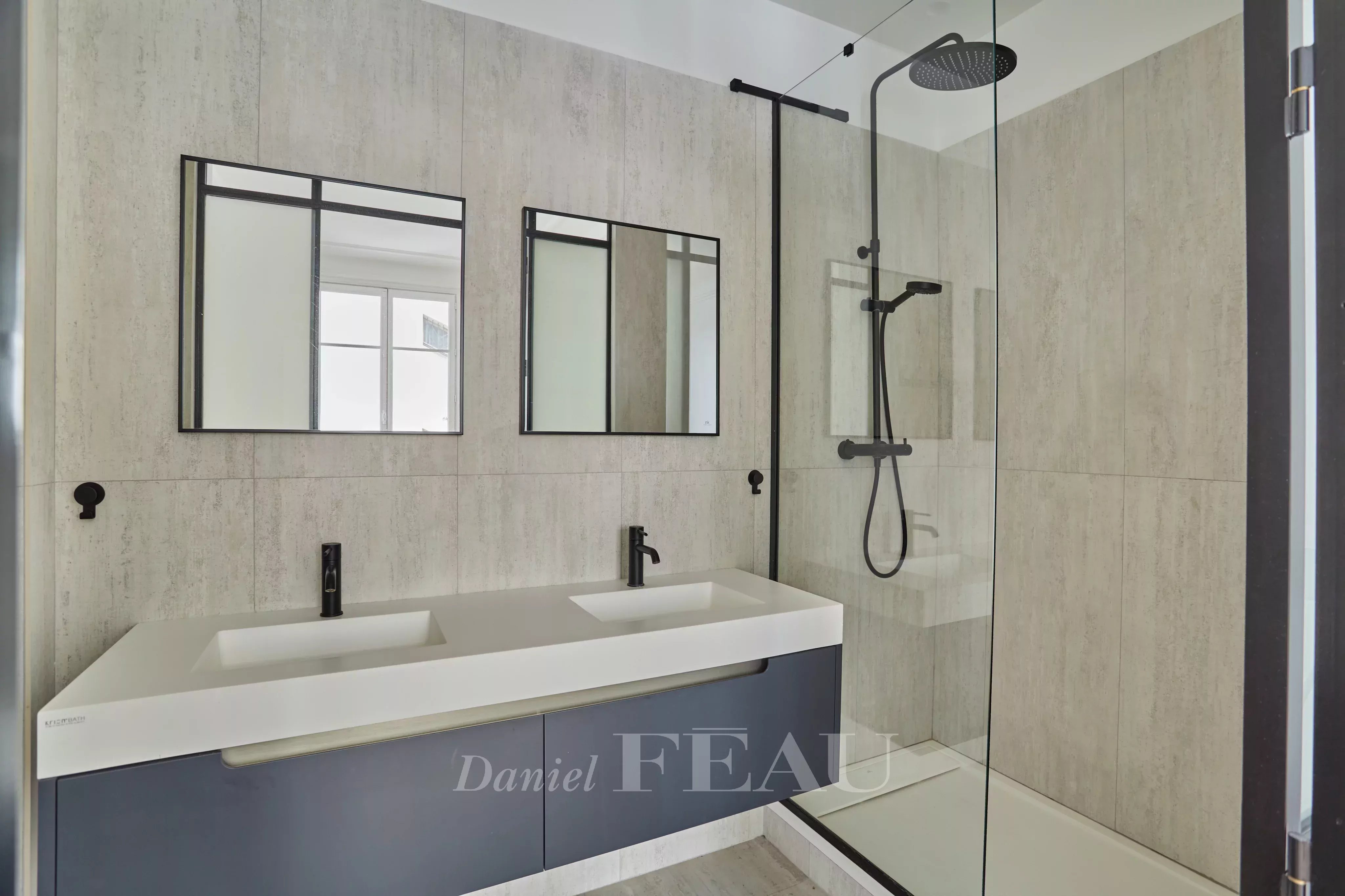 Sale Apartment Paris 17th