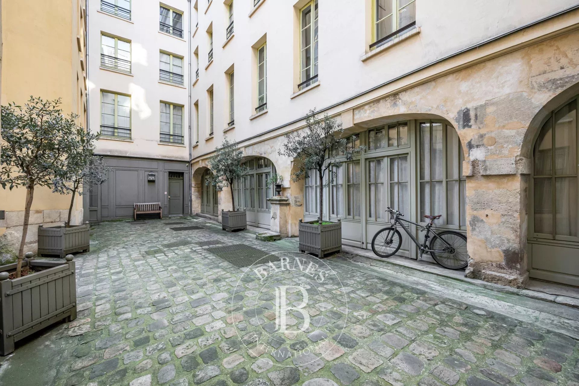 Daire Paris 4ème - picture 13