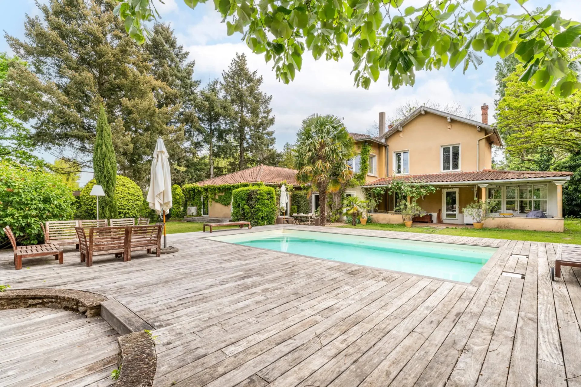 Propriété de 240 m² à Lucenay avec piscine et parc