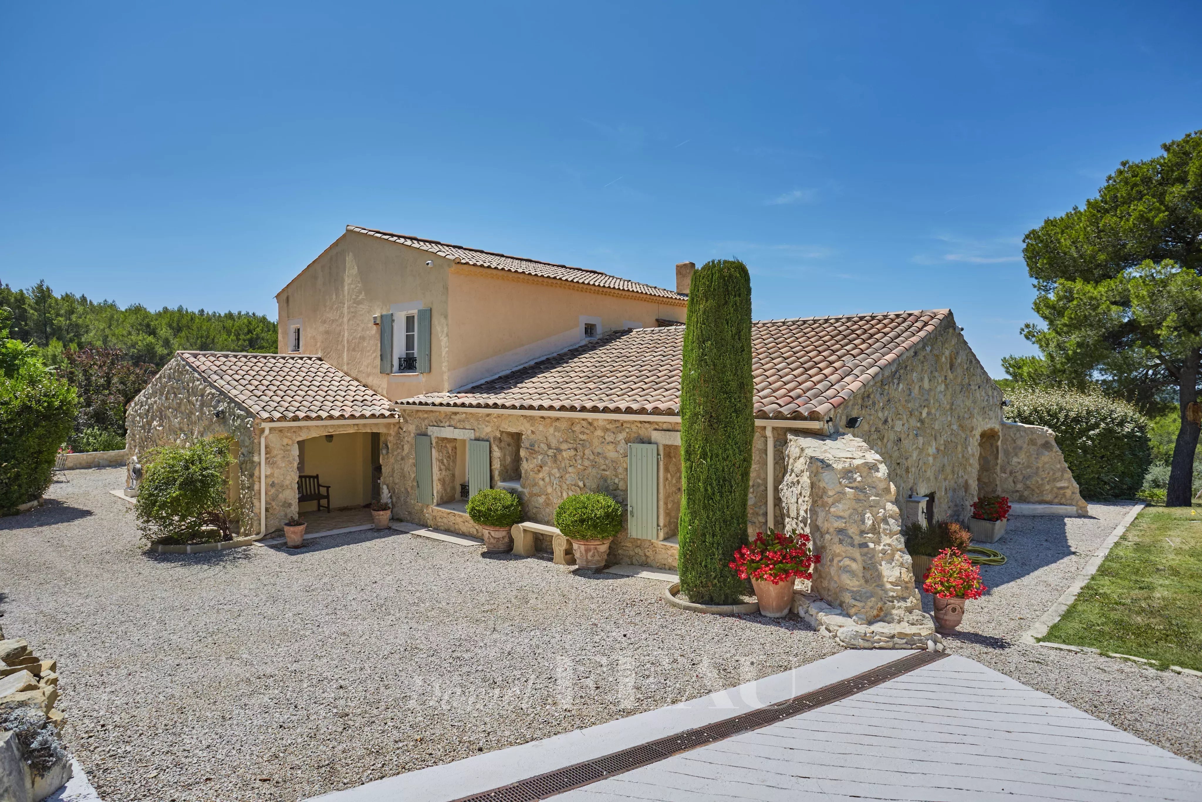 Aix en Provence countryside – A delightful 5-bed property