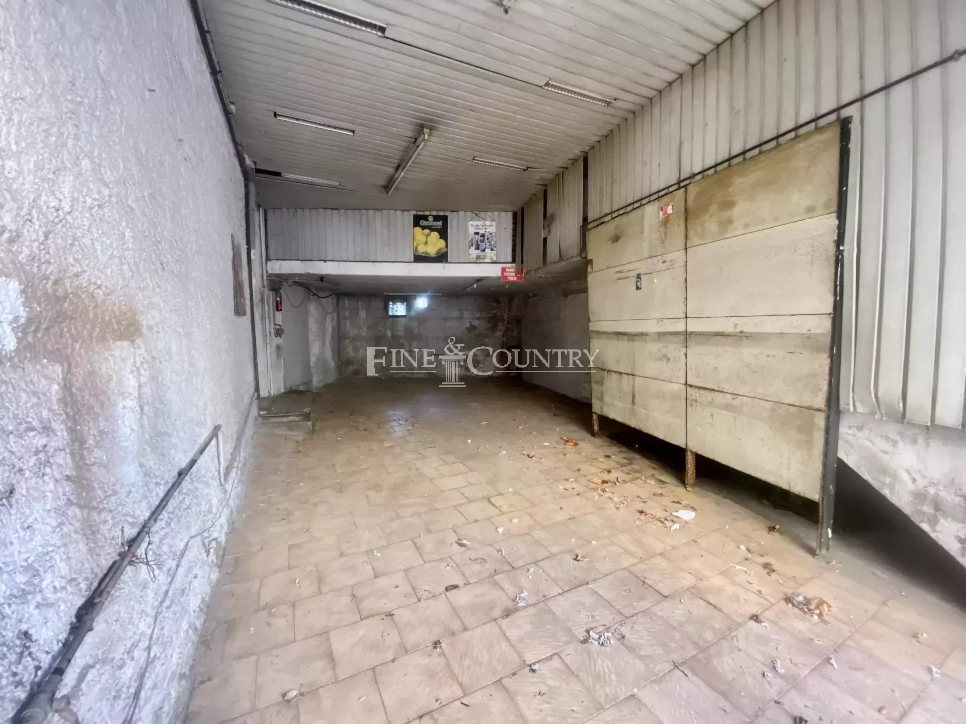 Photo of Building for sale in Le Cannet, to renovate