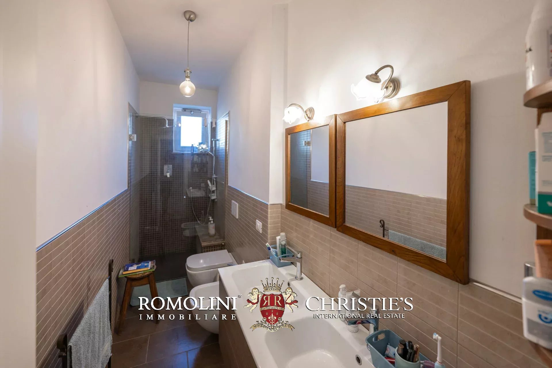 5 Bedroom Villa/Townhouse's Image 28