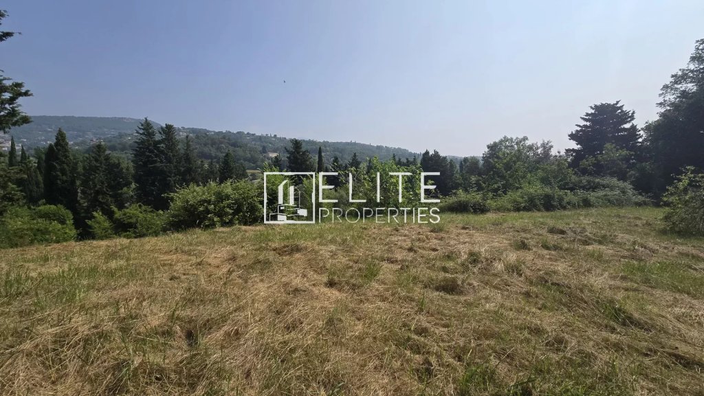 Seasonal Rental for sale in Chateauneuf de Grasse — BUILDING PLOT 3070m² IN A QUIET LOCATION IN CHATEAUNEUF