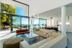 Modern Luxury Villa in Golfe-Juan with Panoramic Sea Views — photo 3 of 7