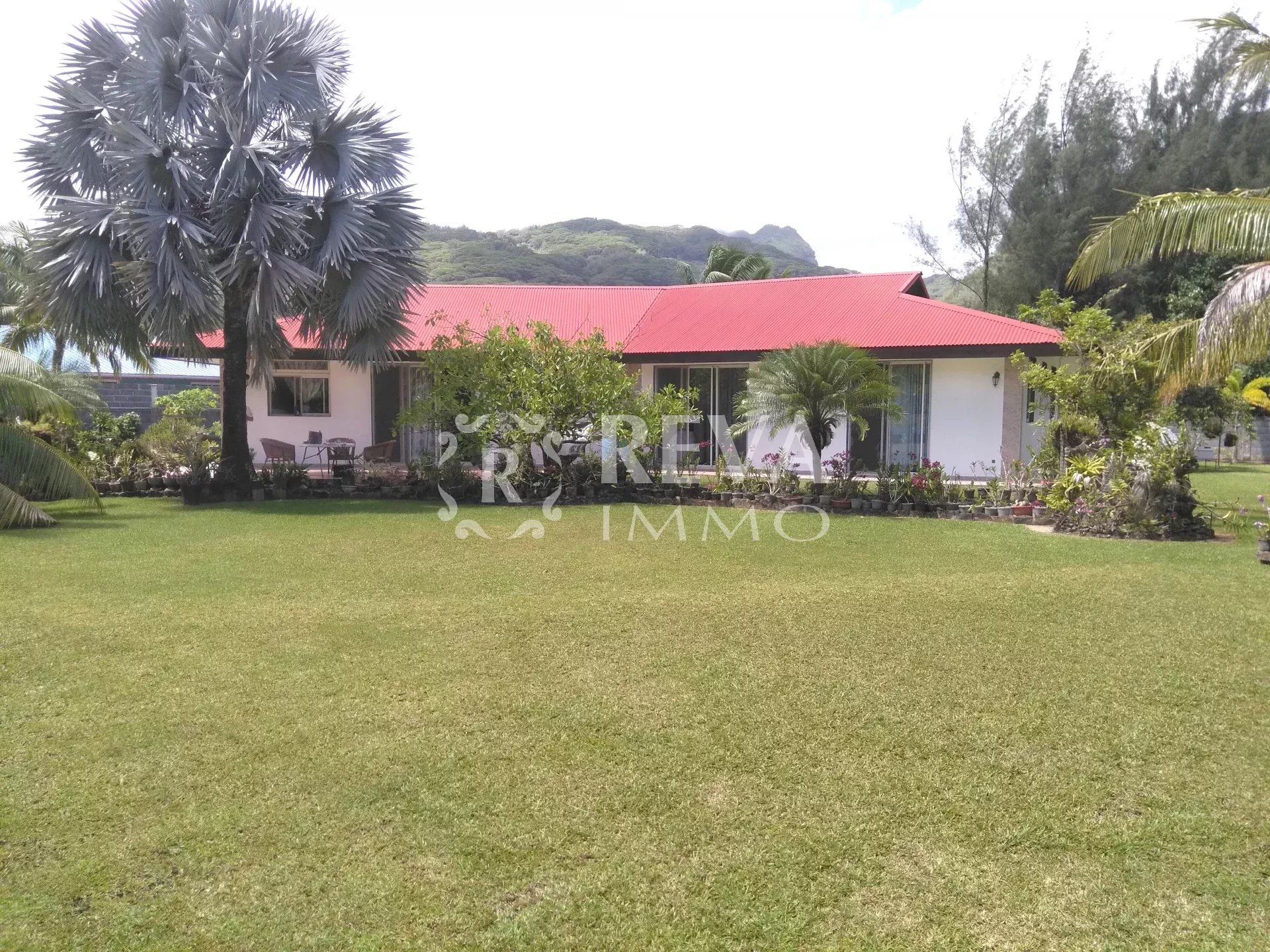 SUPERBE VILLA DE STANDING A VENDRE - HUAHINE