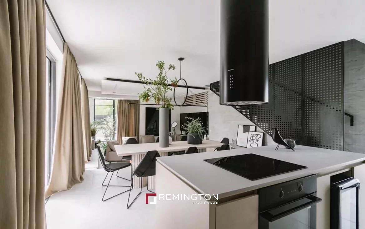 4 Bedroom Villa/Townhouse's Image 3