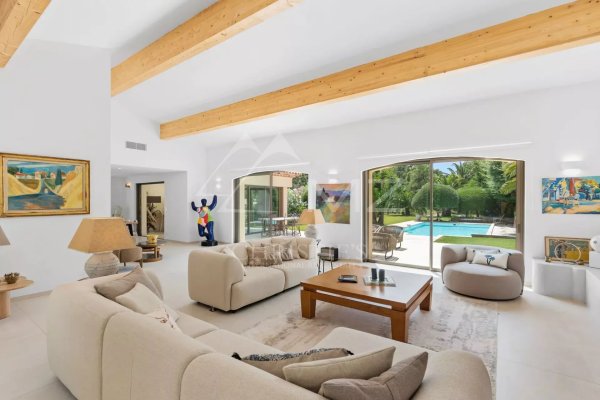 Luxury Family Estate in Grimaud: Dual Villa Legacy Property near Beach — photo 5