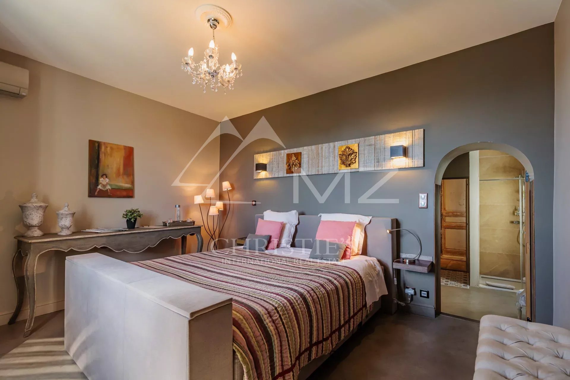 7 Bedroom Villa/Townhouse's Image 12
