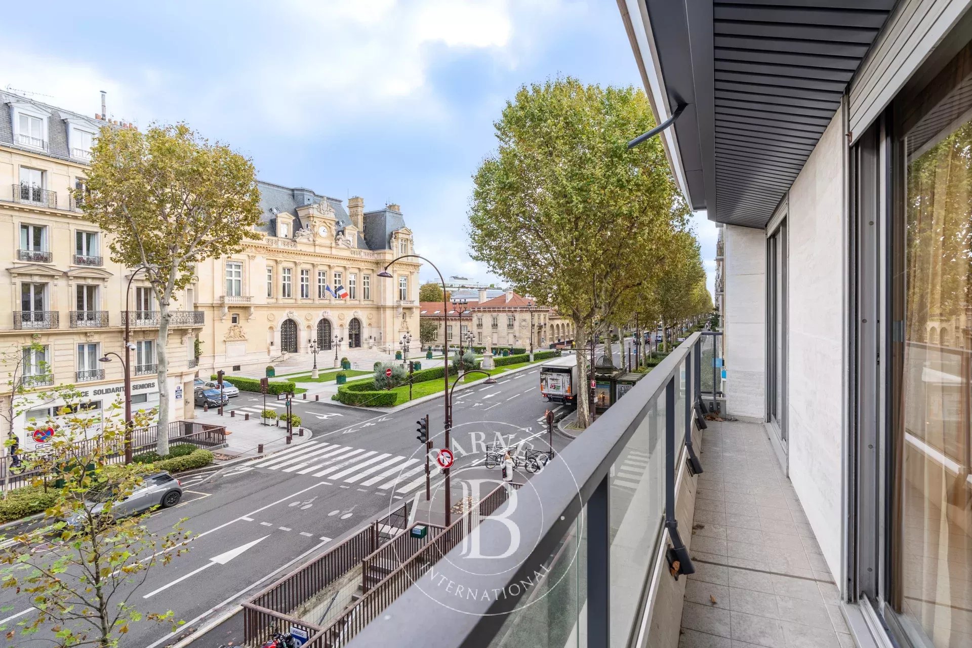 Neuilly-Mairie - 1 or 2-bed apartment - Wide balconies - Walking distance of the shops and public transport services - Unobstructed views