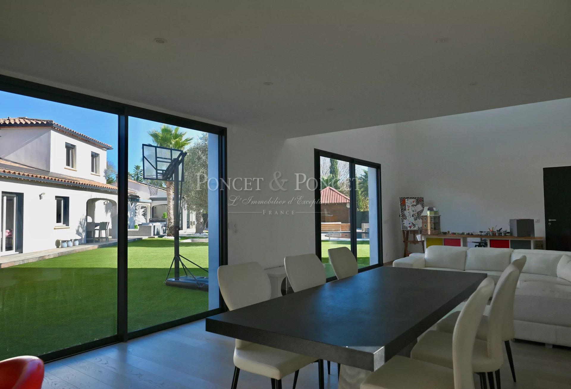 5 Bedroom Villa/Townhouse's Image 10