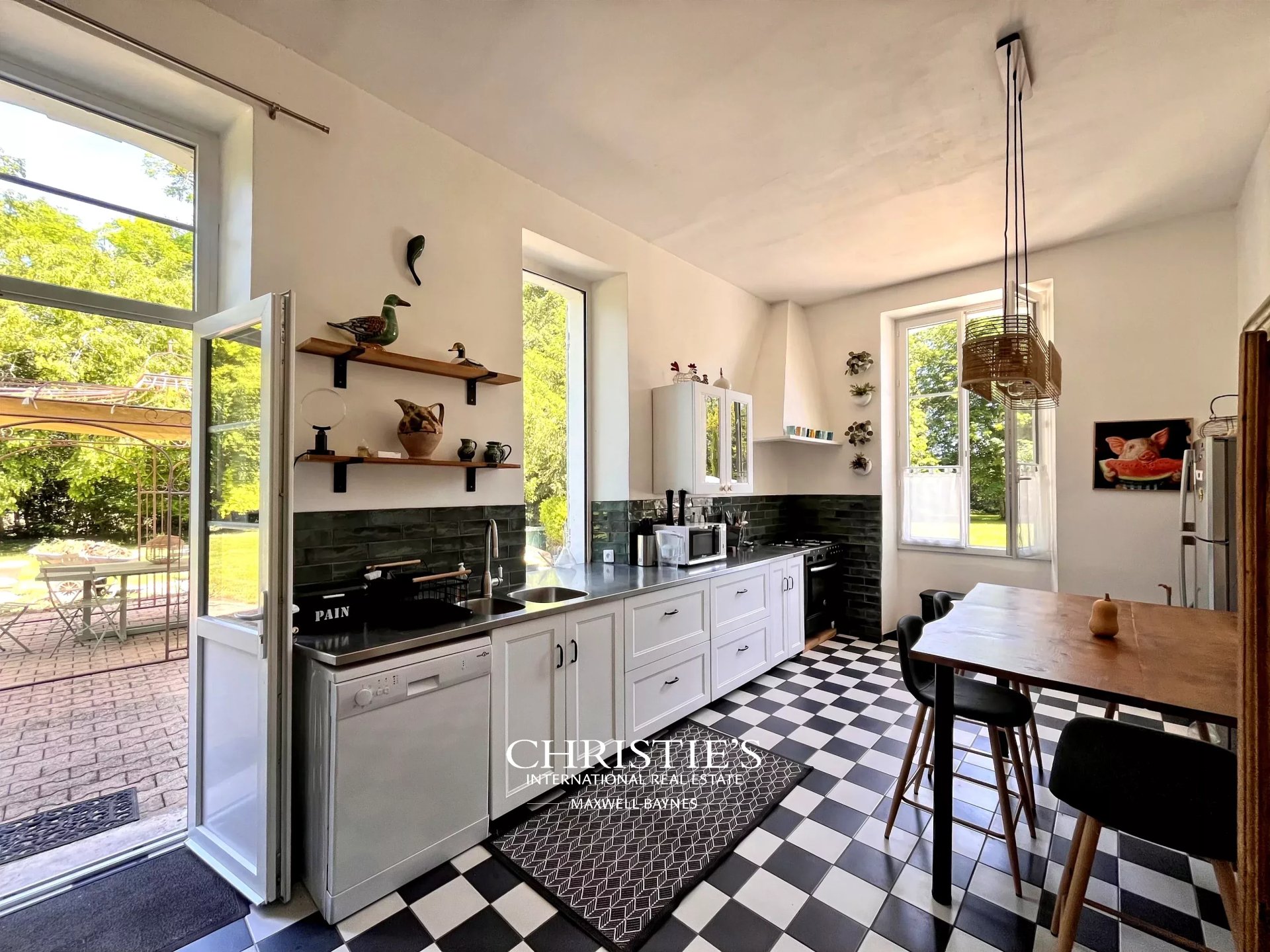 9 Bedroom Chateau's Image 5