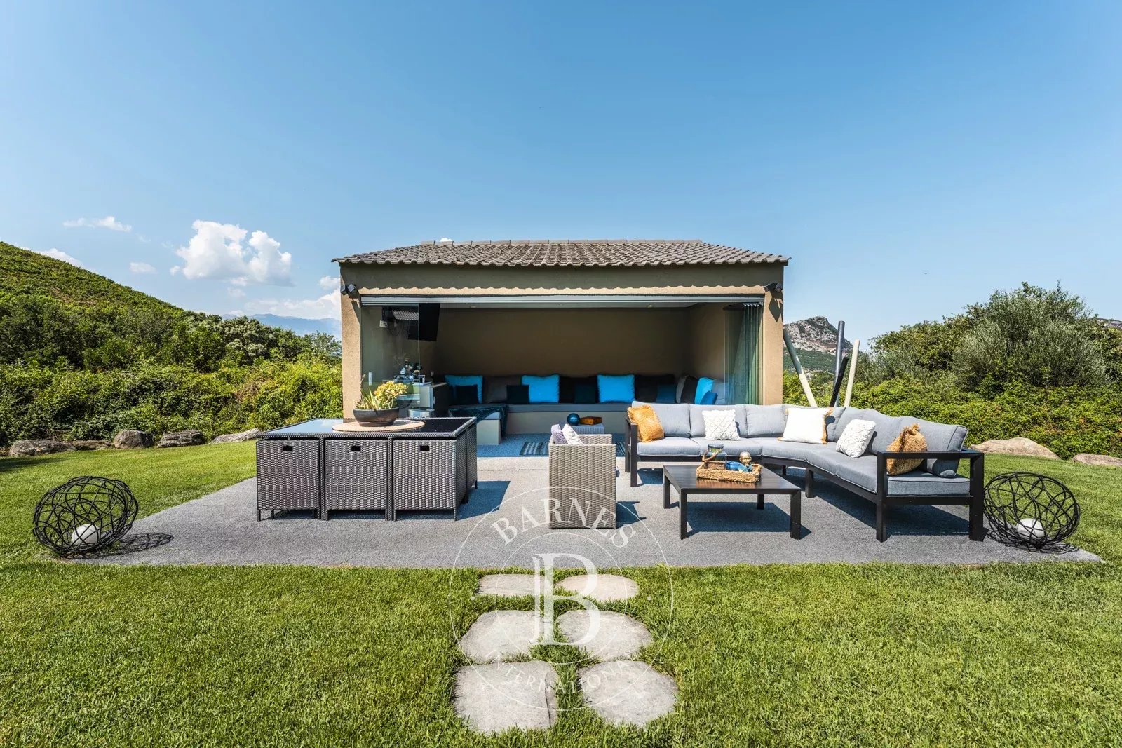 Patrimonio, architect-designed villa, 4 bedrooms, near the beach - picture 4