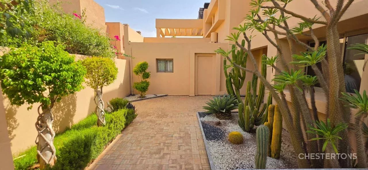  Image of Villa - 6 Bedrooms for Sale in Marrakech-Ménara-Marrakech-Morocco, Image 6