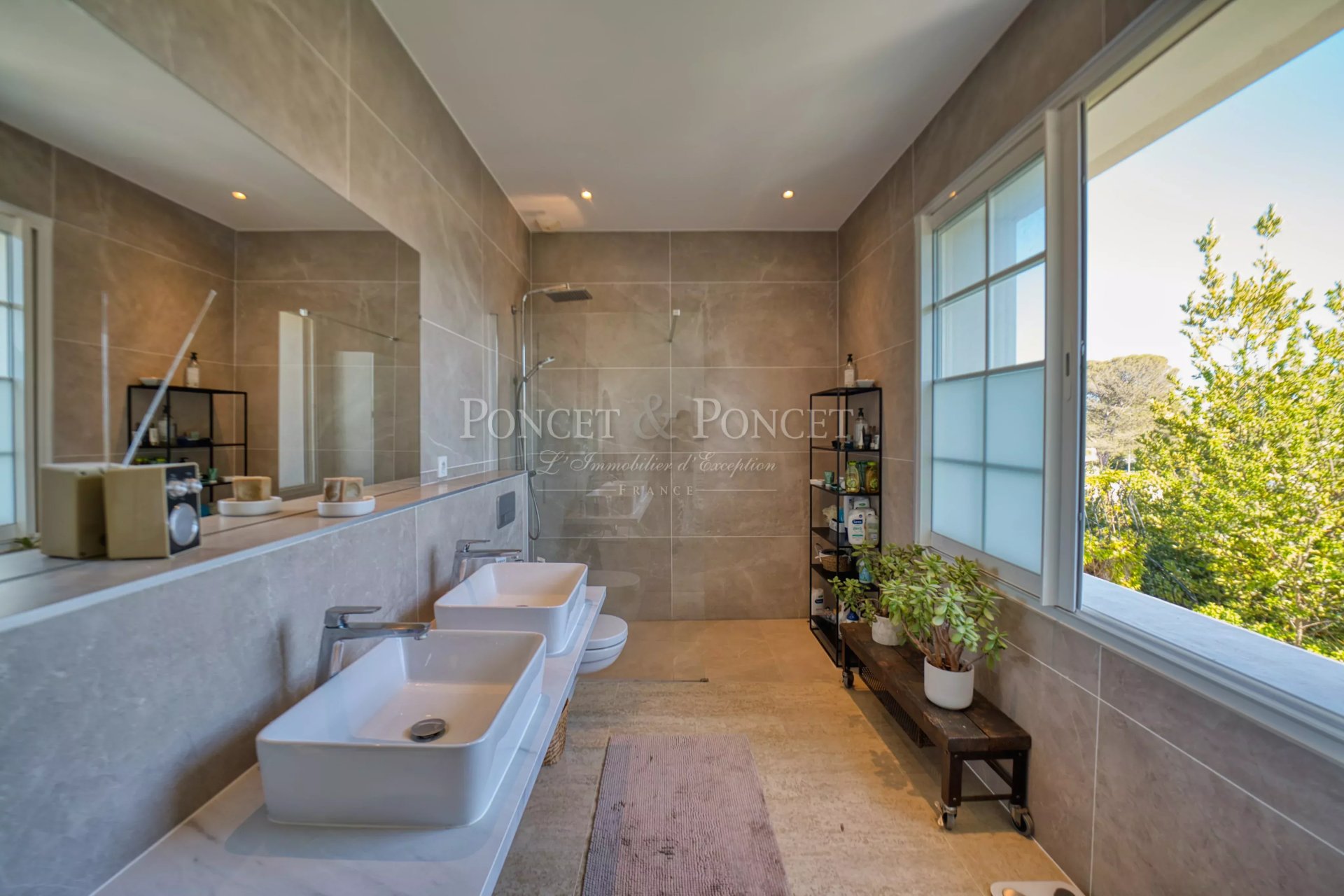 5 Bedroom Villa/Townhouse's Image 11
